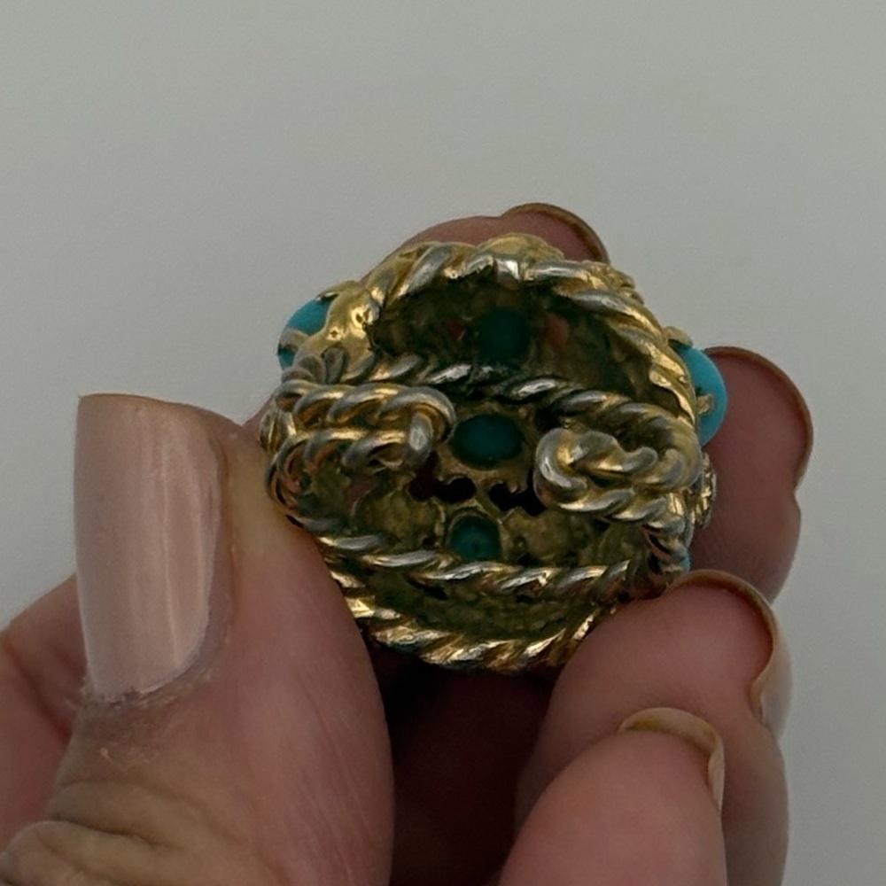 Elegant Vintage Gold and Turquoise Statement Ring - Picture 3 of 10